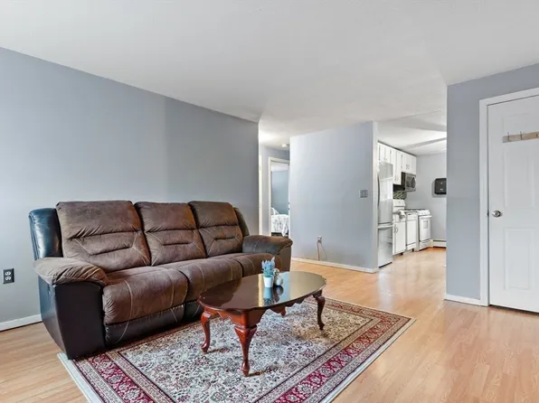 1 19th St APT 1, Lowell, MA 01850