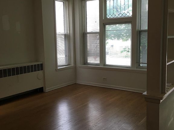 3rd image of 2754 N Kenmore Ave #1