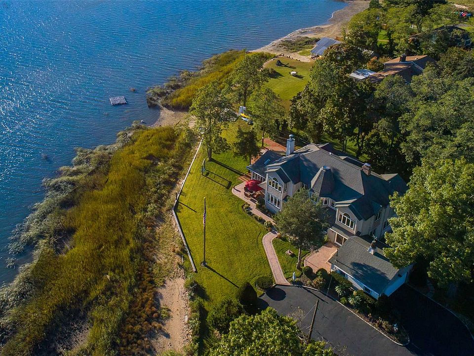 1st image of 8 Meadow Ln