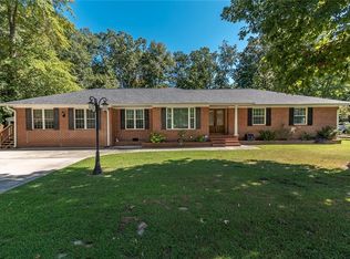 310 W Woodland Dr, Yorktown, VA 23692