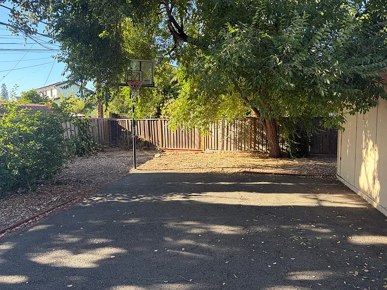 18741 Hanna Dr — Photo 24