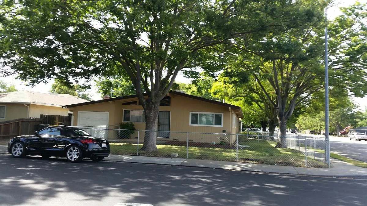 2 bed, 805 sqft, $1,800 — Photo 3