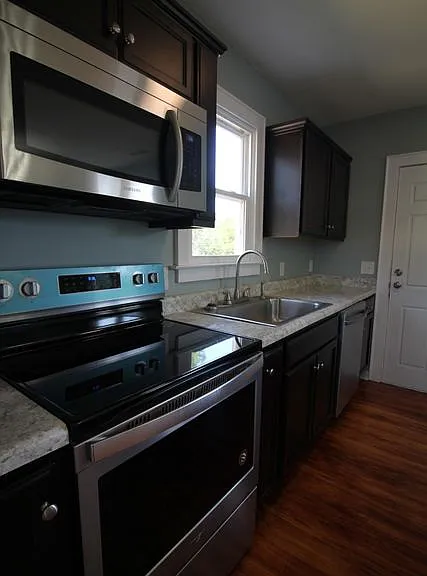 2145 Monroe St — Photo 10