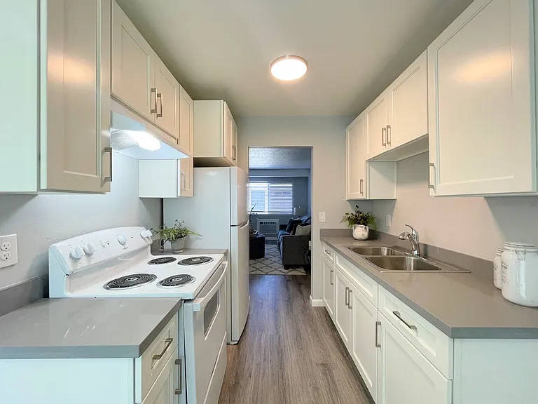 515 Camanche Lane - Summer Gardens Apartments — Photo 12
