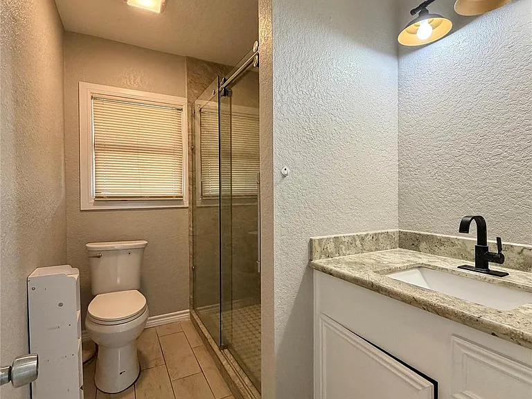 1214 W 5th St — Photo 22