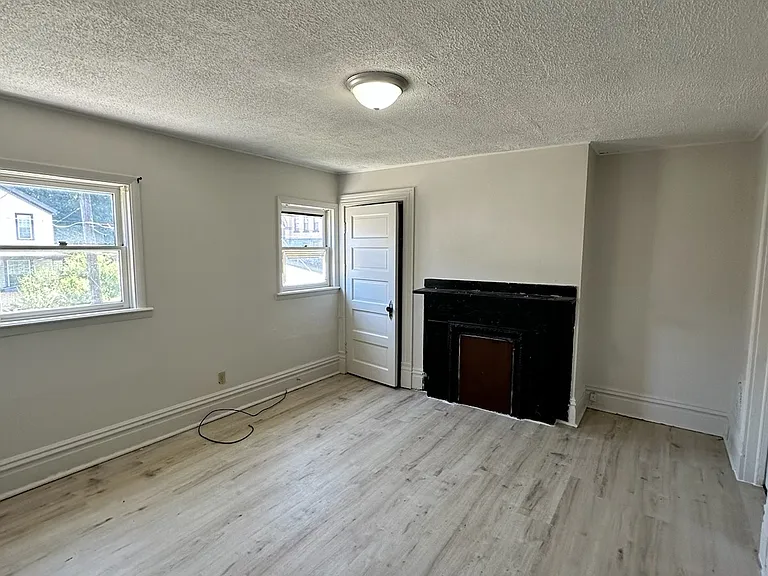 960 4th Ave #3 — Photo 9