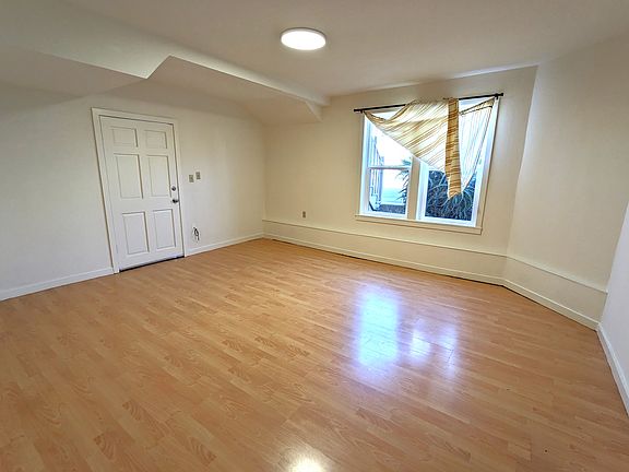 4th image of 267 2nd Ave APT A