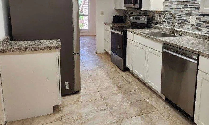 3 bed, 2.5 bath, 1865 sqft, $1,800 — Photo 4