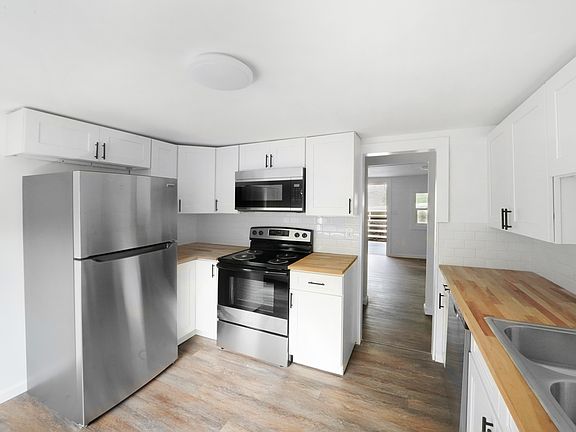 4th image of 4220 Skyline Dr #B