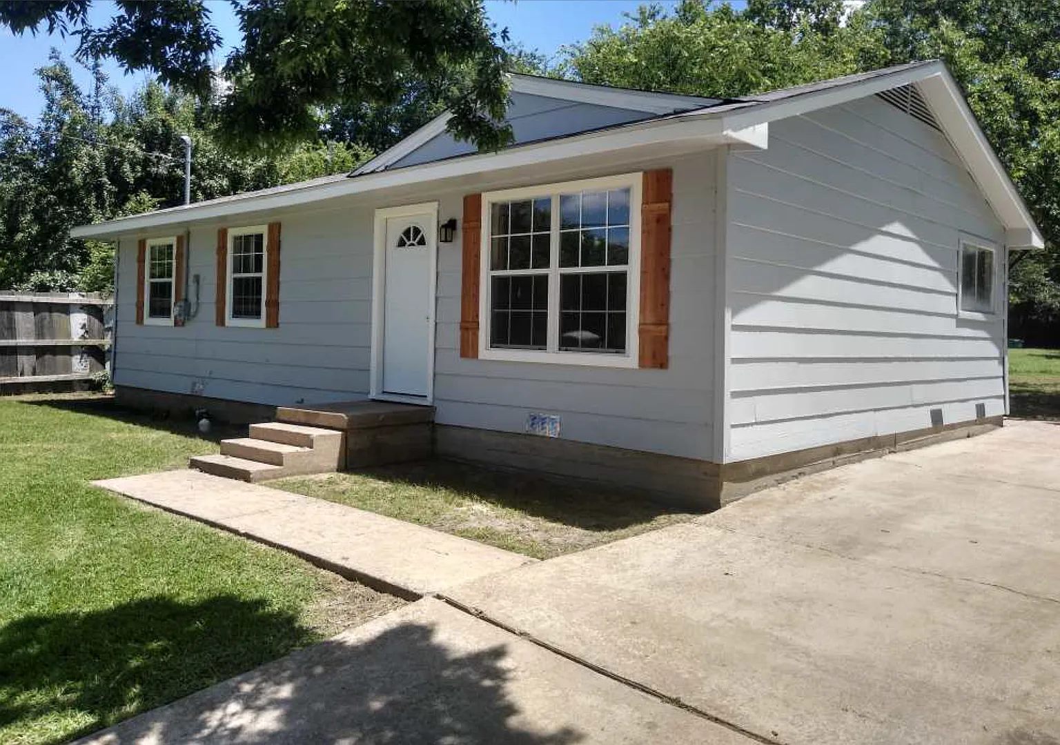 1221 Jones- House — Photo 1