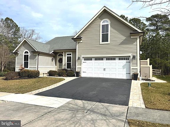 2nd image of 30947 Scissorbill Rd