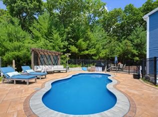 7 Tabor Rd, Uxbridge, MA 01569