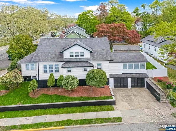 164 Selvage Ave, Teaneck, NJ 07666