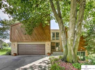 10605 Spaulding Cir, Omaha, NE 68134