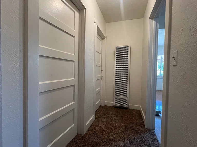 2024 Willow Ave — Photo 8