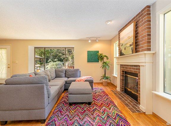 3rd image of 12915 47th Ave NW