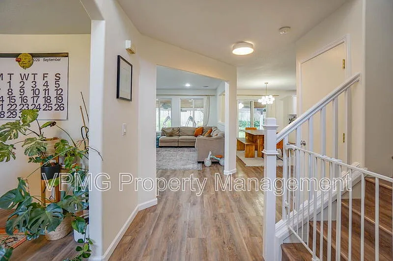4 bed, 2.5 bath, 2211 sqft, $3,195 — Photo 4