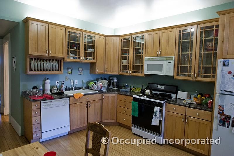 1st image of 3222 N Kenmore Ave #2