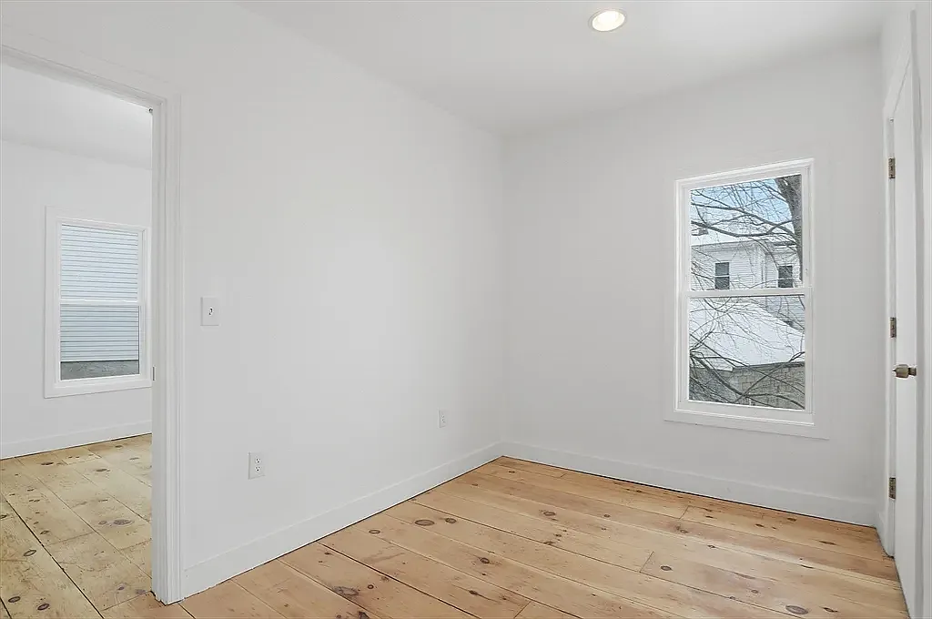 3 bed, 1050 sqft, $2,250 — Photo 3