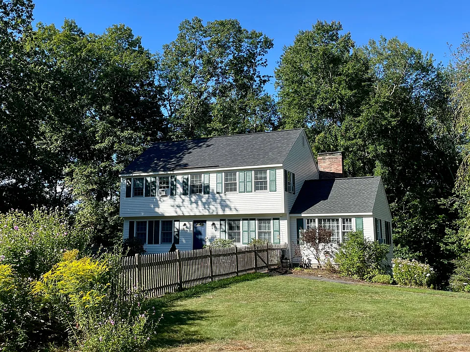 2 Holt Rd