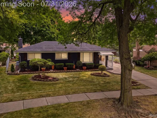 32504 Wareham Dr, Warren, MI 48092