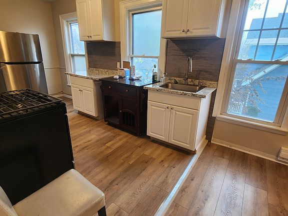 2nd image of 64 Fox St Floor 2