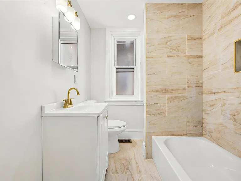 235 N Creighton St — Photo 3