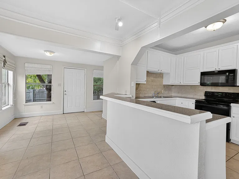 2601 S University Dr — Photo 16