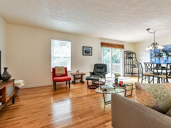 5th image of 419 Redwood Ct