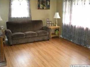 15 Railroad Ave, Beachwood, NJ 08722