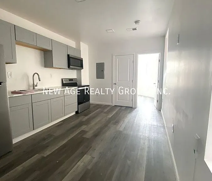 906 N 41st St #2 — Photo 4
