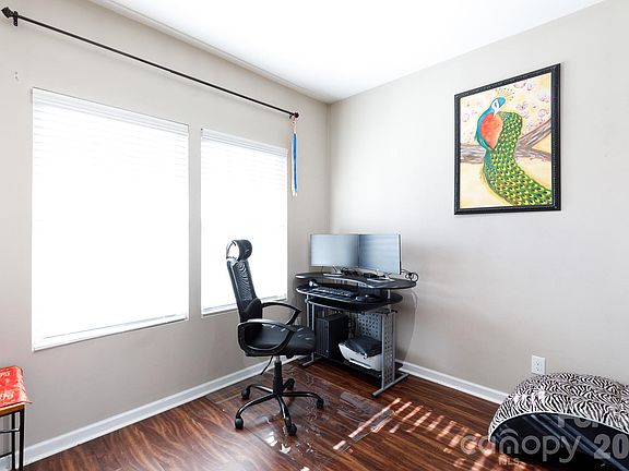 2nd image of 814 Summerlake Dr