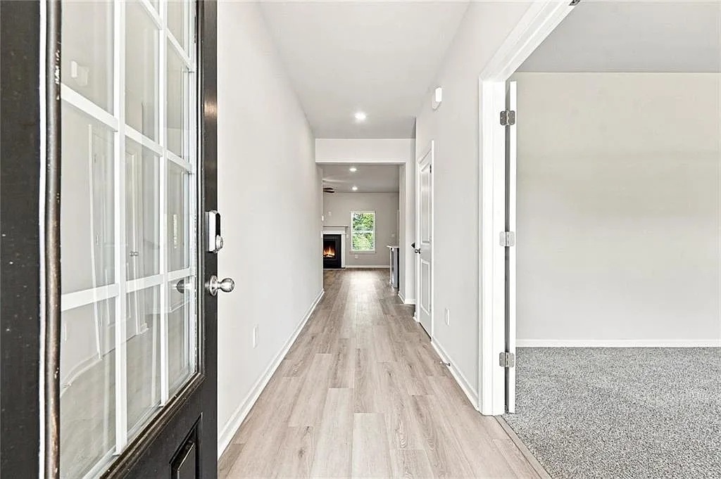 5 bed, 3.0 bath, 2674 sqft, $3,285 — Photo 3