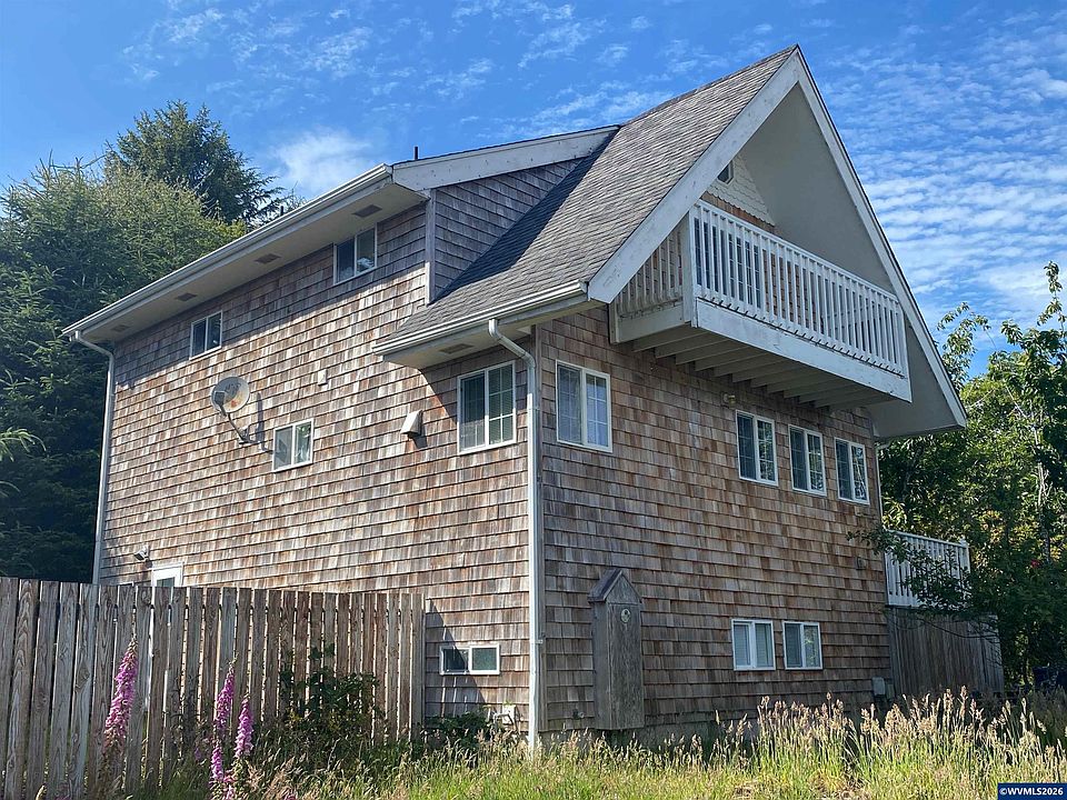 1st image of 1017 NE Lake Dr