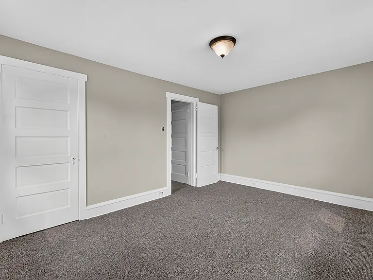 130 Bridge St — Photo 32