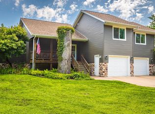 710 Shore Acres Rd, La Crescent, MN 55947