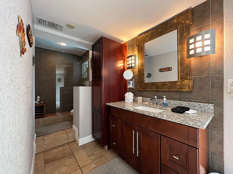 1008 NE 16th Pl — Photo 14