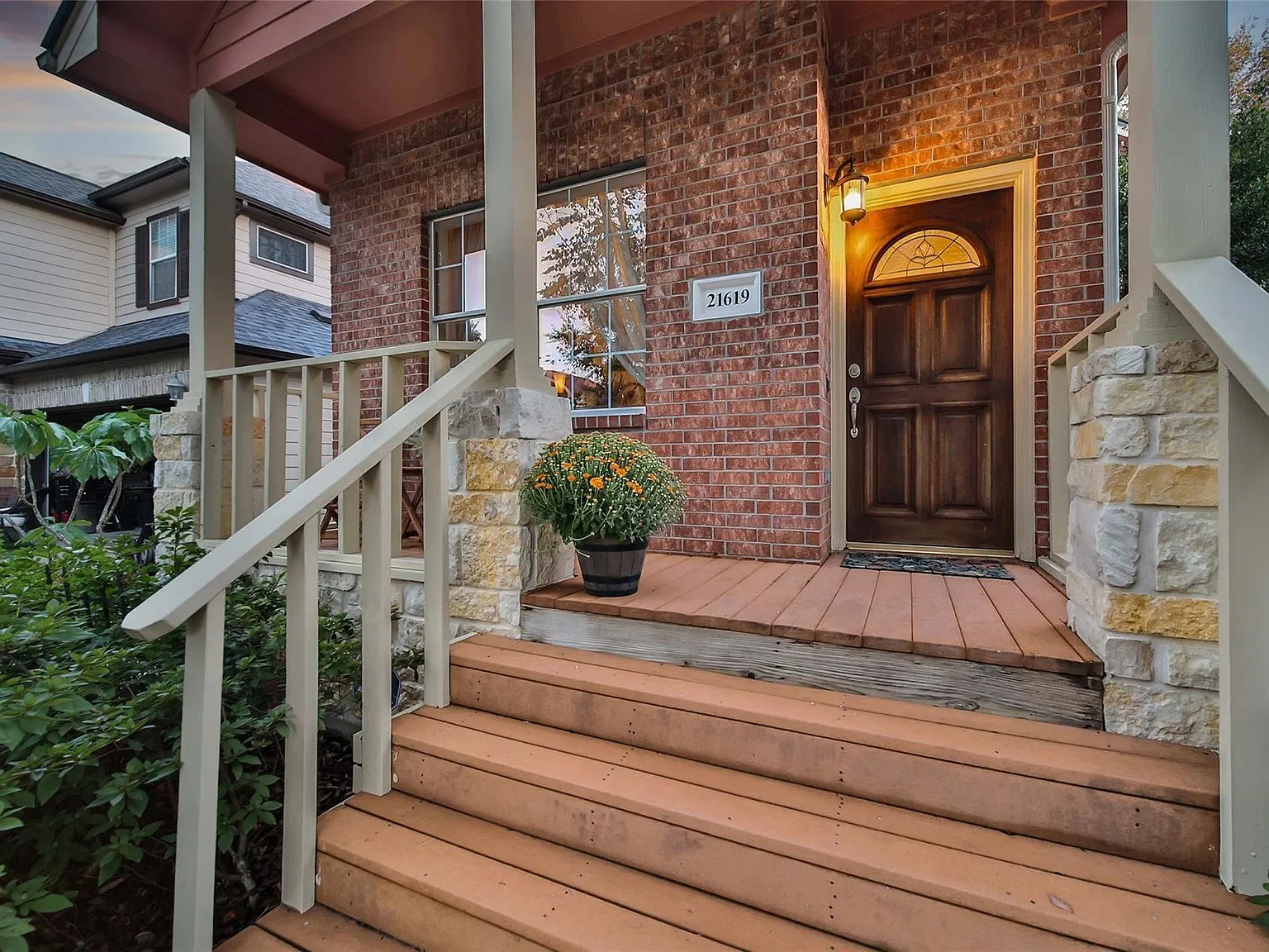 3 bed, 2.5 bath, 1859 sqft, $2,450 — Photo 3