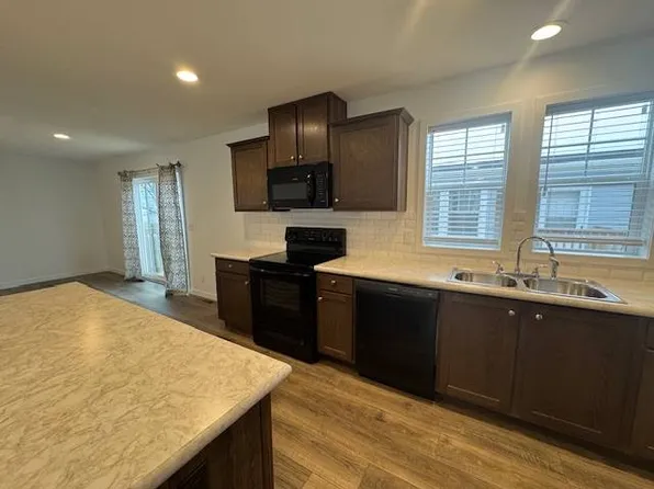 1074 E Park St #P1074, Gardner, KS 66030