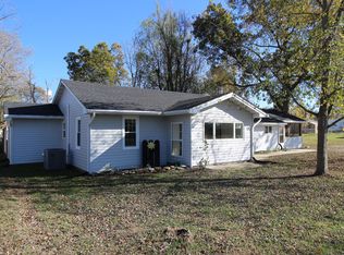 212 S Peightel St, Seymour, MO 65746