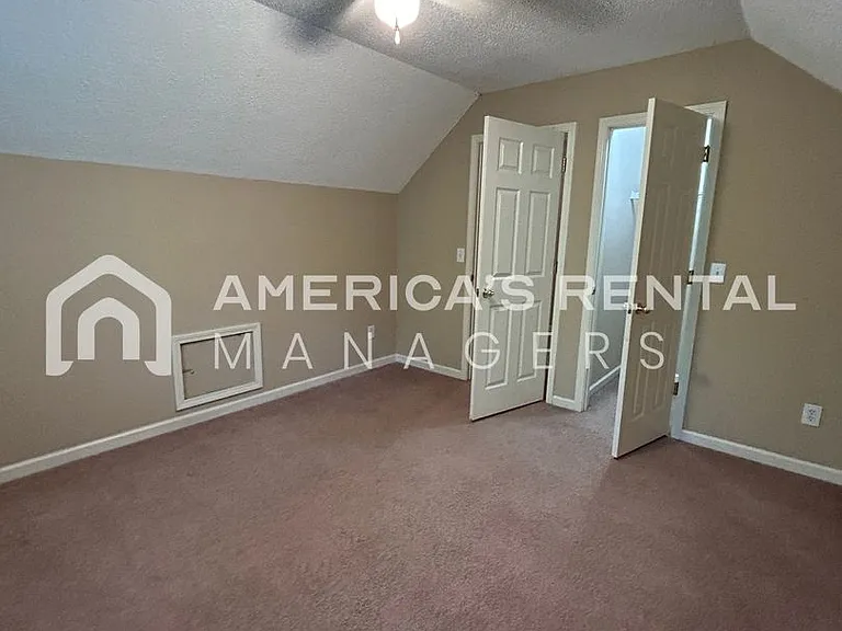 211 Winterberry Ln — Photo 25