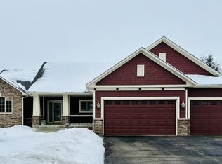 969 Woodview Ct, Carver, MN 55315