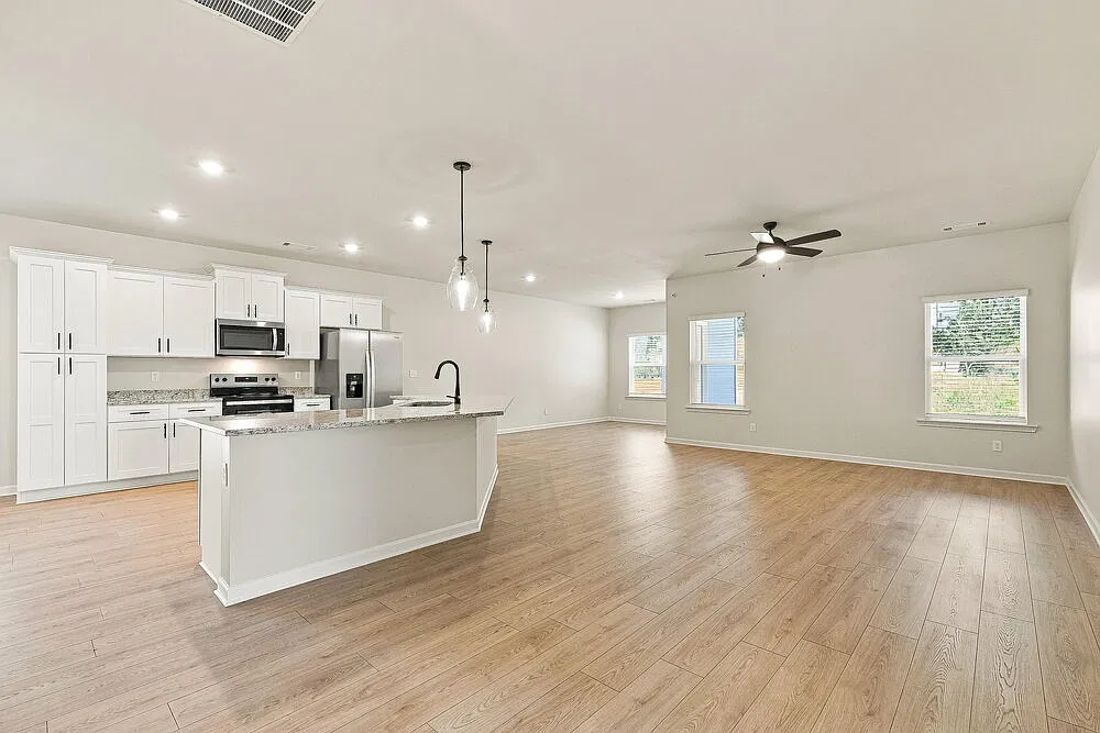 3 bed, 2.0 bath, 1883 sqft, $2,100 — Photo 4