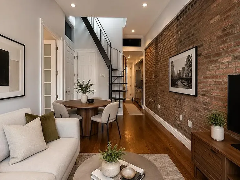 202 E 13th St #R5H — Photo 1