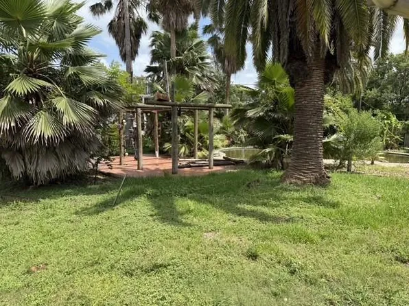 1813 Cove Park Dr, Kemah, TX 77565