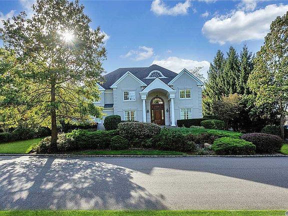 2nd image of 28 Stone Hill Dr S
