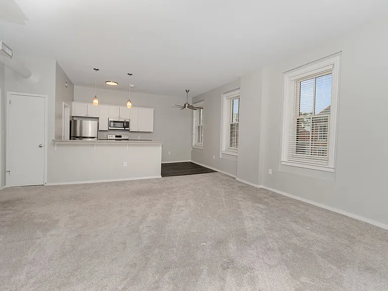 17 E High St — Photo 7