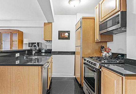 5th image of 180 W Houston St #4E