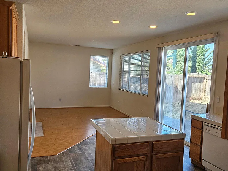 624 Aiello St — Photo 10