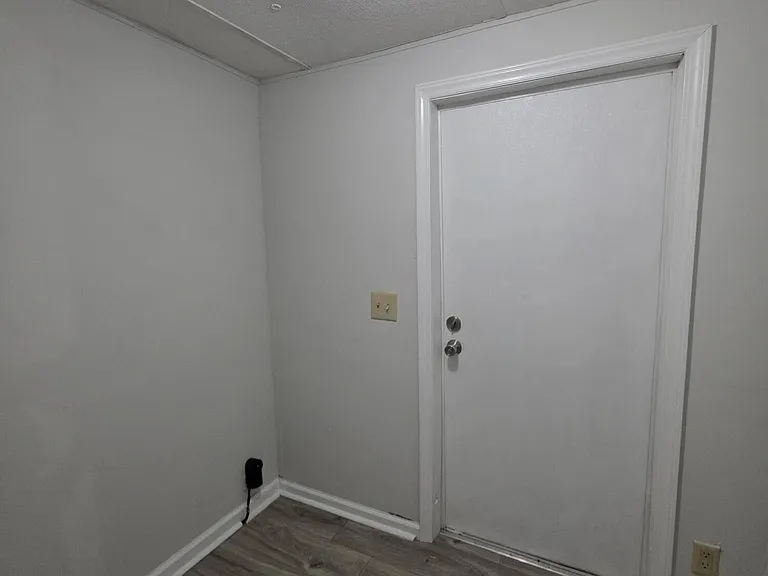 1133 Pickett Rd #6 — Photo 15